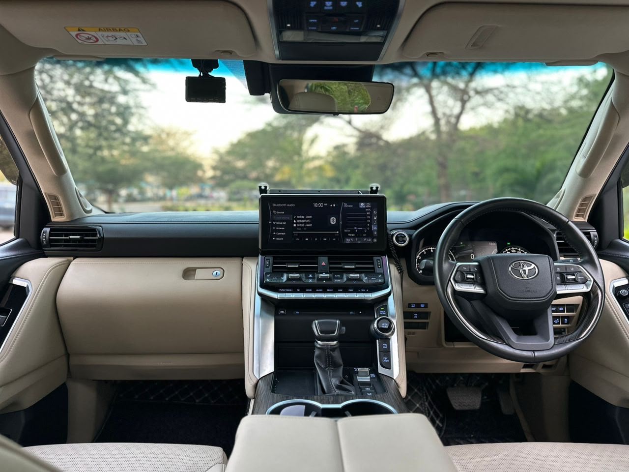 LAND CRUISER thumbnail 4